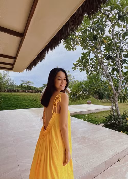 Phạm Quỳnh Anh chuộng trang phục khoe lưng trần khi mang bầu lần 3.
