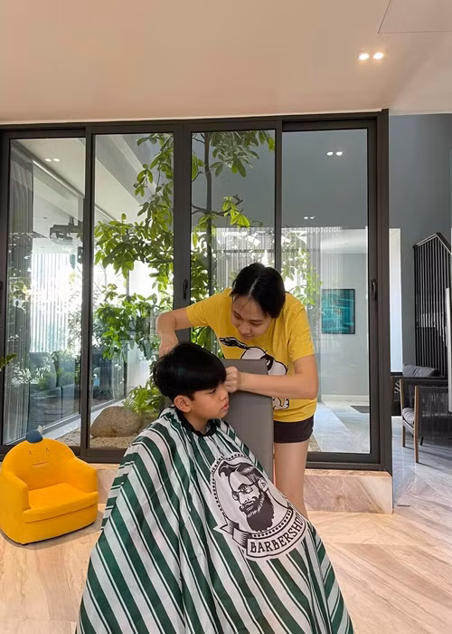 Bé Subeo nhận được tình yêu thương từ Đàm Thu Trang ngay kể từ khi cô mới gắn bó với Cường Đô la. Ảnh: FBNV