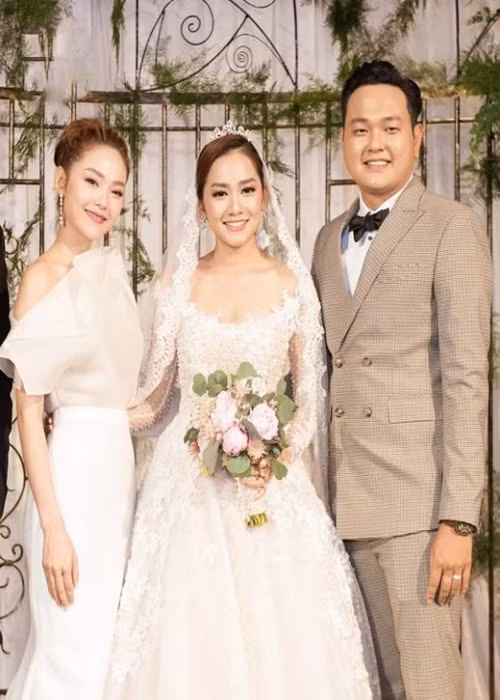 Khi em trai sắp kết hôn, trả lời phỏng vấn với một tờ báo, Minh Hằng hé lộ, cô sẽ tặng em trai mình một căn nhà làm quà cưới. Ảnh: Tri thức xanh
