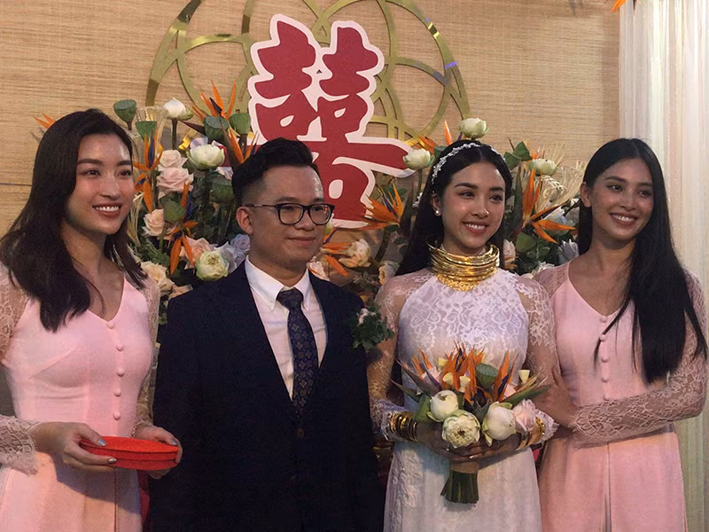 Trong hôn lễ năm 2021, Á hậu Thúy An được tặng 13 cây vàng gồm vòng tay, hoa tai và kiềng vàng. Ảnh: Hoa hậu Việt Nam