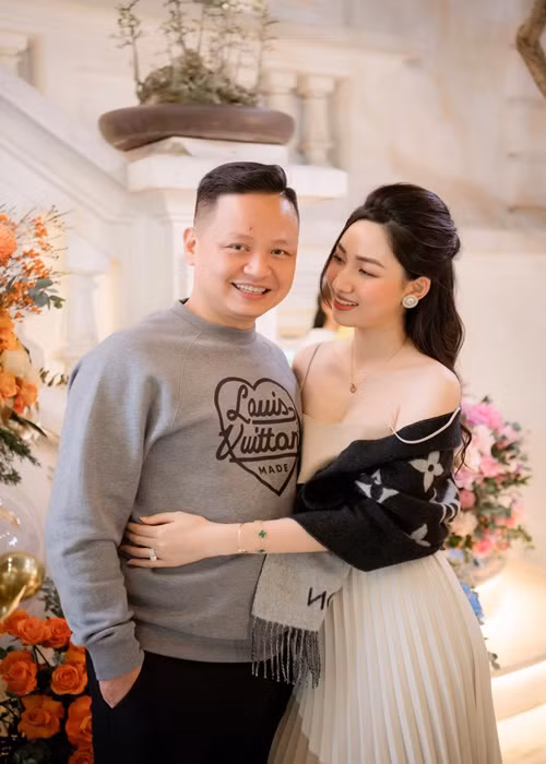 Á hậu 1 cuộc thi Hoa hậu Hoàn vũ Việt Nam 2015 Ngô Trà My kết hôn rồi rút khỏi showbiz. Hiện tại, cuộc sống của cô đầy bình yên, hạnh phúc. Ảnh: FBNV