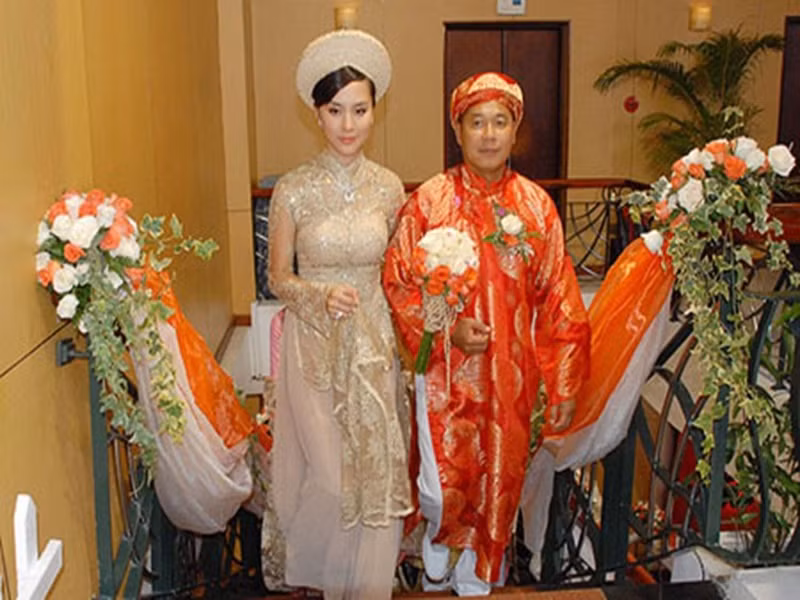 Dương Trương Thiên Lý là á hậu 2 cuộc thi Hoa hậu Hoàn vũ Việt Nam 2009. Năm 2011, cô làm đám cưới với doanh nhân Nguyễn Quốc Toàn - con trai nữ doanh nhân Tư Hường. Ảnh: Đất Việt