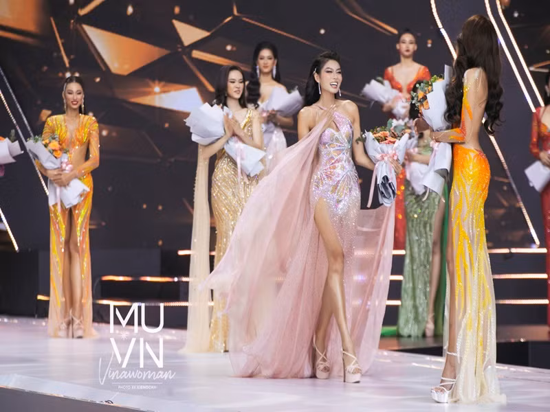 Lê Thảo Nhi sẽ là đối thủ đáng gờm của nhiều thí sinh khác trong chung kết Hoa hậu Hoàn vũ Việt Nam 2022 bởi không chỉ xinh đẹp mà còn có khả năng giao tiếp tiếng Anh tốt. Trong bán kết vừa qua, cô được trao giải phụ Best English Skill (Tạm dịch: Kỹ năng tiếng anh tốt nhất). Theo Sash Factor, Thảo Nhi sẽ giành danh hiệu á hậu 1.