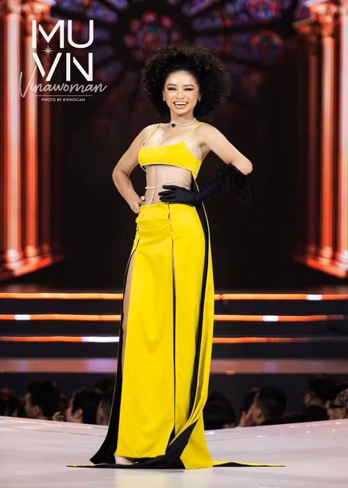 Hoàng Như Mỹ - thí sinh sở hữu mái tóc xù tự nhiên cũng được Sash Factor dự đoán lọt top 10 chung cuộc.