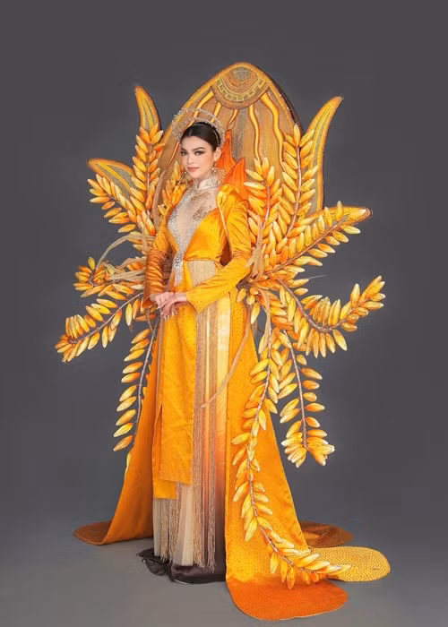 Mới đây, Trân Đài hé lộ trang phục dân tộc mang đến cuộc thi. Bộ trang phục có tên "Kim Thực" được lấy ý tưởng từ cây lúa, con cò, chim hạc và Mặt Trời. Thiết kế tái hiện cánh đồng lúa Ninh Bình và non sông Việt Nam, tất cả đều được nằm gọn trong một tép lúa vàng.