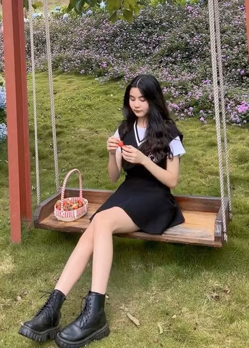 Hạt Dẻ sử dụng mạng xã hội Instagram để cập nhật hình ảnh của bản thân.
