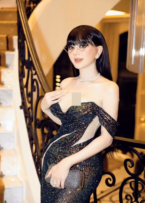 Cô chia sẻ trong một lần livestream: "Hết duyên, hết nợ thì xa nhau. Vậy thôi nên không có gì để mọi người phải nặng nề, phải ghét em”.
