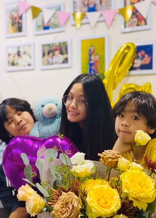 Bảo Anh (Bo) là cô con gái đầu lòng của nam MC. Cô nhóc từng tham gia “Bố ơi! Mình đi đâu thế mùa 1” cùng Phan Anh.