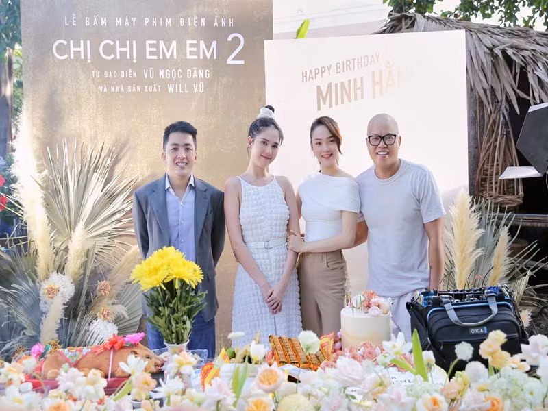 Sau đám cưới, Minh Hằng trở lại với công việc. Cô tham gia lễ bấm máy phim "Chị chị em em". Ảnh: FBNV