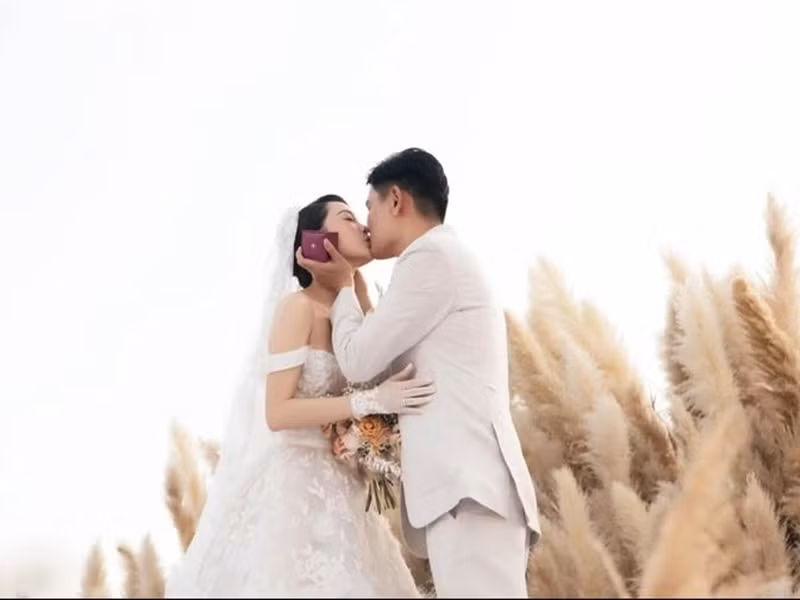 Soi cuộc sống của Minh Hằng sau khi kết hôn với chồng đại gia Soi cuoc song cua Minh Hang sau khi ket hon voi chong dai gia