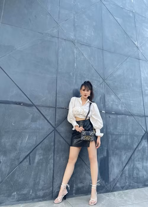 Nữ ca sĩ chia sẻ rằng cô cảm thấy mình may mắn vì có ông xã luôn ủng hộ và góp ý để công việc kinh doanh ngày càng phát triển.