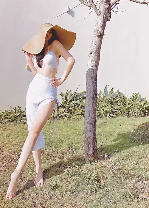 Thu Thủy nhanh chóng lấy lại vóc dáng sau khi sinh con gái thứ hai.