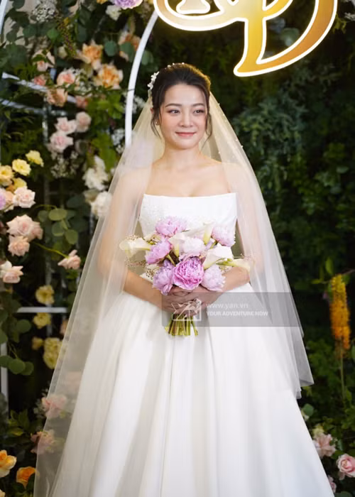 Karen Nguyễn chia sẻ, ngày mới yêu Lưu Chấn Bang, phía nhà chồng không mấy tin tưởng vì nghĩ tính cách cô cũng vài phần giống nhân vật tiểu tam cô thủ diễn. Ảnh: Yan