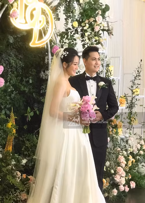 Tuy nhiên, sau thời gian dài, nữ diễn viên đã chứng minh, cô là một cô gái tốt và sống chân thành với mọi người nên được gia đình chồng đón nhận. Ảnh: Yan