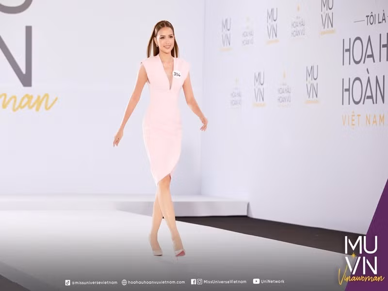 Năm 2022, Ngọc Châu thử sức ở cuộc thi Hoa hậu Hoàn vũ Việt Nam. Ảnh: FBNV
