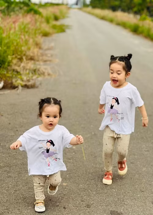 Nam diễn viên hài từng chia sẻ, khi chào đời, bé Bảo Nhi có nhiều thiệt thòi vì vợ chồng anh lúc đó còn khó khăn về kinh tế, không dám sinh ở bệnh viện TP HCM mà về Đồng Nai để tiết kiệm chi phí.