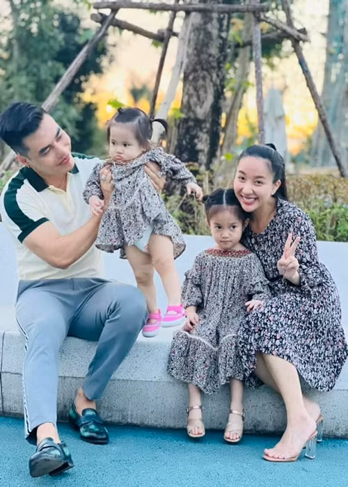 Bà xã của Bảo Lâm hiện tại mang bầu lần 3.