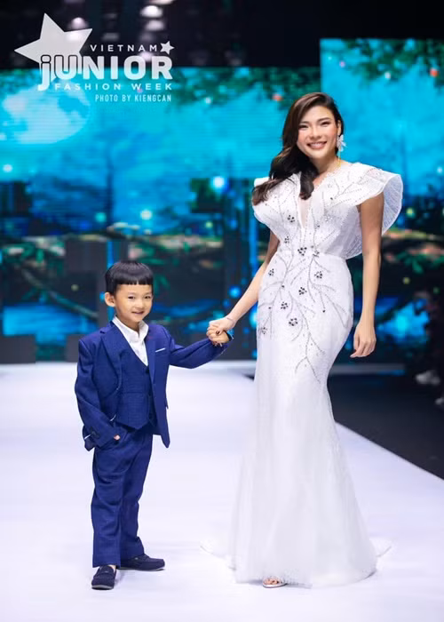 Bà xã của Lương Thế Thành muốn bé Bảo Bảo còn có em chơi cùng và gia đình đông vui, nhiều tiếng cười.