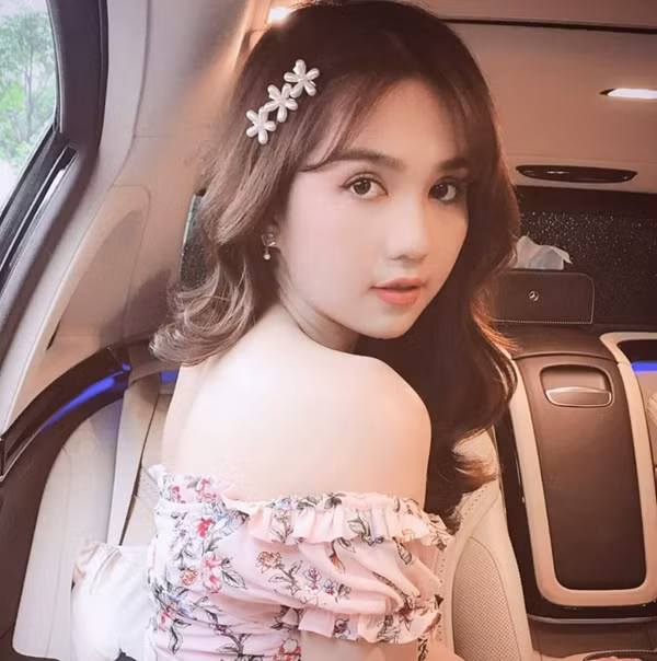 Theo nhận xét của bài báo, độ nhận diện Ngọc Trinh không cao, giới hạn trong phạm vi đất nước, kém xa những mỹ nhân nổi tiếng ở Trung Quốc. Tuy vậy, mỹ nhân sinh năm 1989 vẫn gây ấn tượng bởi nhan sắc, cách trang điểm và cách ăn mặc khí chất.