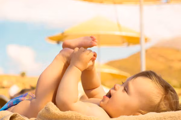 Thứ ba, ít tiếp xúc ánh mặt trời và lười vận động cũng khiến khả năng hấp thụ các nguyên tố canxi bị ảnh hưởng. Ít tiếp xúc ánh mặt trời khiến hàm lượng vitamin D trong cơ thể giảm, không thể tổng hợp canxi. Trong khi đó, lười vận động sẽ khiến cơ thể không hấp thụ được canxi, dù có bổ sung nhiều cũng khó nhận được hiệu quả cao.