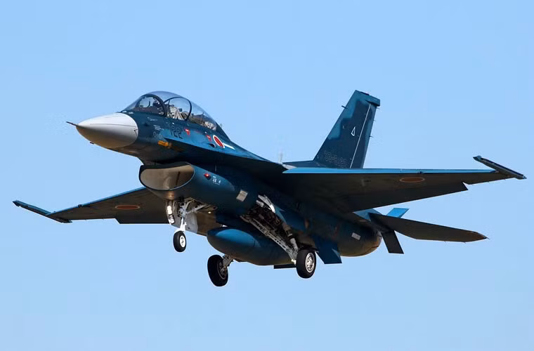 Tiêm kích đa năng Mitsubishi F-2 do Tập đoàn Công nghiệp nặng Mitsubishi (MHI) và Tập đoàn Lockheed Martin (Mỹ) hợp tác sản xuất. Trong giai đoạn 1995-2011, có khoảng 98 chiếc F-2 được sản xuất (đơn giá 127 triệu USD) và trang bị cho Lực lượng Phòng vệ trên không Nhật Bản (JASDF).