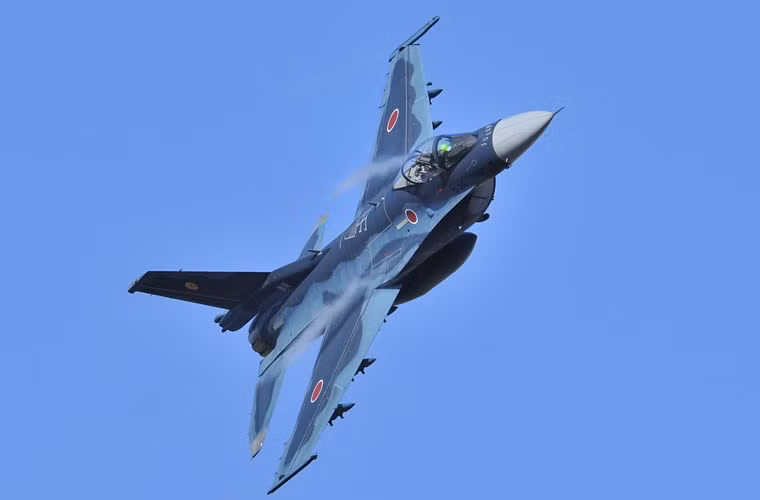 Việc Nhật Bản lên kế hoạch thay thế các máy bay tiêm kích F-2 đã mở ra cơ hội lớn cho Việt Nam sở hữu máy bay chiến đấu thế hệ 4 hiện đại hàng đầu thế giới. Hiện Việt Nam có một mối quan hệ hợp tác khá tốt với Nhật Bản, thậm chí có thông tin cho rằng Việt Nam có thể sẽ mua máy bay săn ngầm P-3C Orion mà Nhật Bản mua giấy phép của Mỹ và sản xuất trong nước. Đó có thể là điểm khởi đầu để Việt Nam trong tương lai mua lại các máy bay F-2 có độ tin cậy cao.