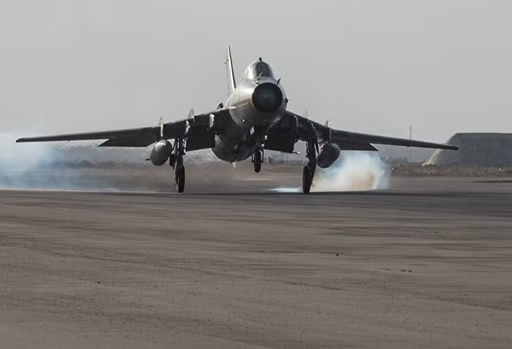 Với việc mất đi đôi cánh ma thuật (cánh cụp - cánh xòe), sức cơ động của Su-22 sẽ giảm đáng kể, chúng cũng không thể bay ở độ cao thấp như trước.
