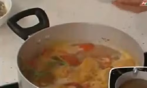 Giai ngan ngay Tet voi mon lau cua dong ngon la