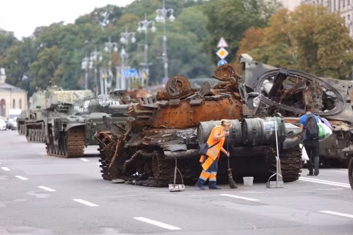 Bộ Quốc phòng Ukraine sau đó đã đăng tải thông tin về buổi diễu hành tại thủ đô nước này trên các trang mạng xã hội.