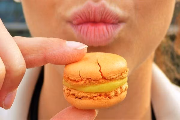 Carbs tinh chế được chuyển hóa thành đường và từ đường thành mỡ bụng. Cắt bỏ carbs tinh chế như bia, bột màu trắng / bánh mì và gạo, bánh ngọt, nước ngọt, đồ ăn nhẹ, mì ống, đồ ngọt và ngũ cốc ăn sáng.