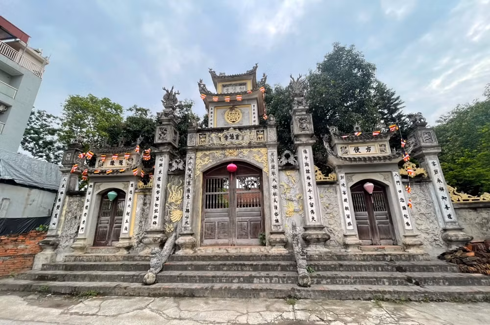 Chùa Linh Thông là một ngôi chùa cổ, nằm trên đường Quang Tiến, tổ dân phố An Thái, phường Đại Mỗ, quận Nam Từ Liêm, TP Hà Nội.