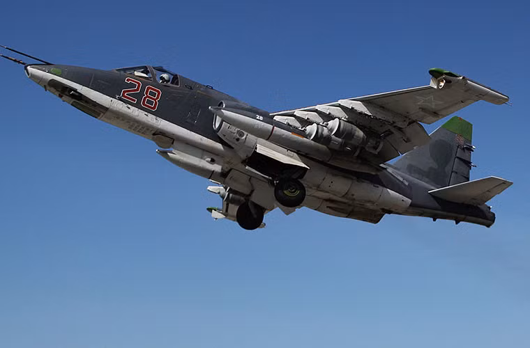 Hãng thông tấn TASS dẫn lời ông Alexander Galkin - Tư lệnh Quân khu Nam Nga cho biết, các máy bay cường kích Su-25 đã thực hiện 1.600 phi vụ và ném 6.000 quả bom trong thời gian tham chiến chống khủng bố ở Syria từ ngày 15/9/2015. Ngày 16/3/2016, Su-25 đã được rút đồng loạt khỏi căn cứ Hmeymim ở Syria để trở về “nhà” tại vùng Krasnodar, kết thúc thắng lợi chiến dịch chống khủng bố quy mô nhất kể từ sau khi Liên Xô tan rã.