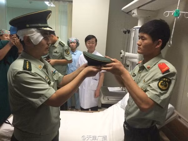 Tuy những vết thương trên cơ thể vẫn hồi phục hoàn toàn nhưng chiến sỹ cứu hỏa Lưu vẫn tình nguyện lao vào biển lửa cùng đồng đội cứu người.
