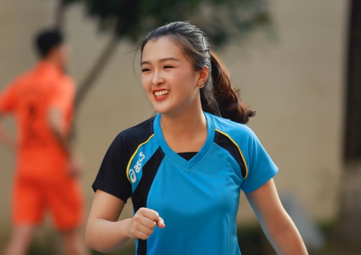 “Trong 4 năm học tập, về điều kiện sinh hoạt cũng như kiến thức pháp luật, kỹ năng nghiệp vụ, chúng em đều được đào tạo bài bản và nhận được sự quan tâm của Ban Giám đốc học viện. Chúng em tự hào và không bao giờ hối hận vì đã quyết định chọn môi trường lực lượng vũ trang để theo học”, Ngọc Tâm nói.