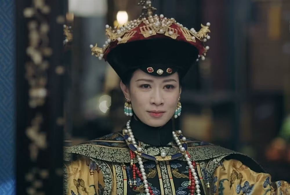 Tuy nhiên, Ô Lạt Na Lạp thị bất ngờ bị thất sủng trong chuyến tuần du phía năm năm 1765. Trong chuyến tuần du này, Kế Hoàng hậu Ô Lạt Na Lạp cùng một số phi tần tháp tùng Càn Long.
