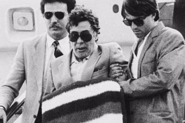 Sinh năm 1928 tại Italy, Tommaso Buscetta bước vào con đường phạm tội khi 17 tuổi và trở thành mafia khét tiếng.