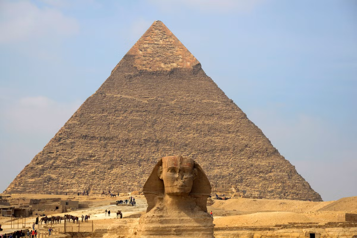 Với chiều cao 146 m, Đại kim tự tháp Giza là công trình cao nhất thế giới cho đến thế kỷ 19.
