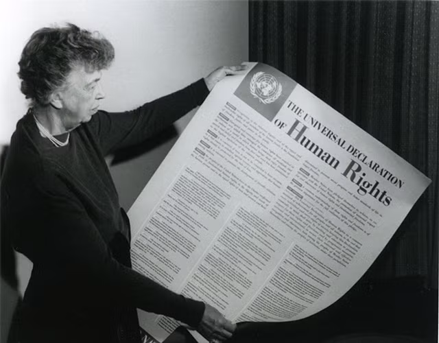 Vào ngày 10/12/1948, Đại hội đồng Liên hợp quốc thông qua Tuyên ngôn Quốc tế nhân quyền.