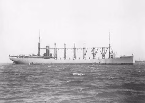 Vào năm 1917, con tàu USS Cyclops trở thành một phần của hải quân Mỹ trong Thế chiến 1. Mỹ sử dụng con tàu này để vận chuyển quân và than đá làm nhiên liệu cung cấp cho các tàu quân sự khác.