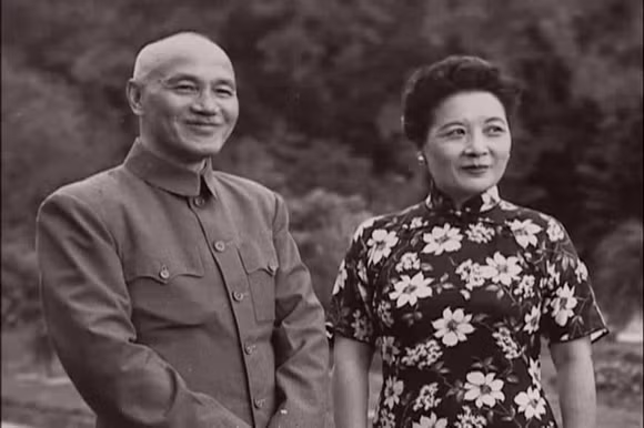 Tống Mỹ Linh và Tưởng Giới Thạch là hai nhân vật nổi tiếng trong lịch sử Trung Quốc. Cuộc hôn nhân giữa hai người tốn nhiều giấy mực của báo giới.