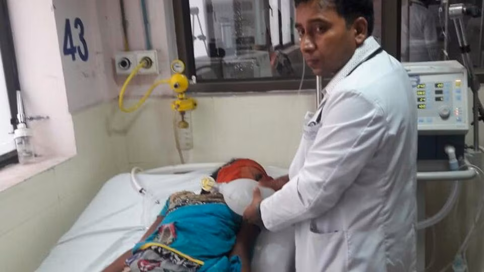 Sau khi nhận được thông tin, Thủ hiến bang Uttar Pradesh, ông Yogi Adityanath tuyên bố sẽ không dung túng bất cứ đối tượng nào có liên quan đến vụ bê bối y tế này.