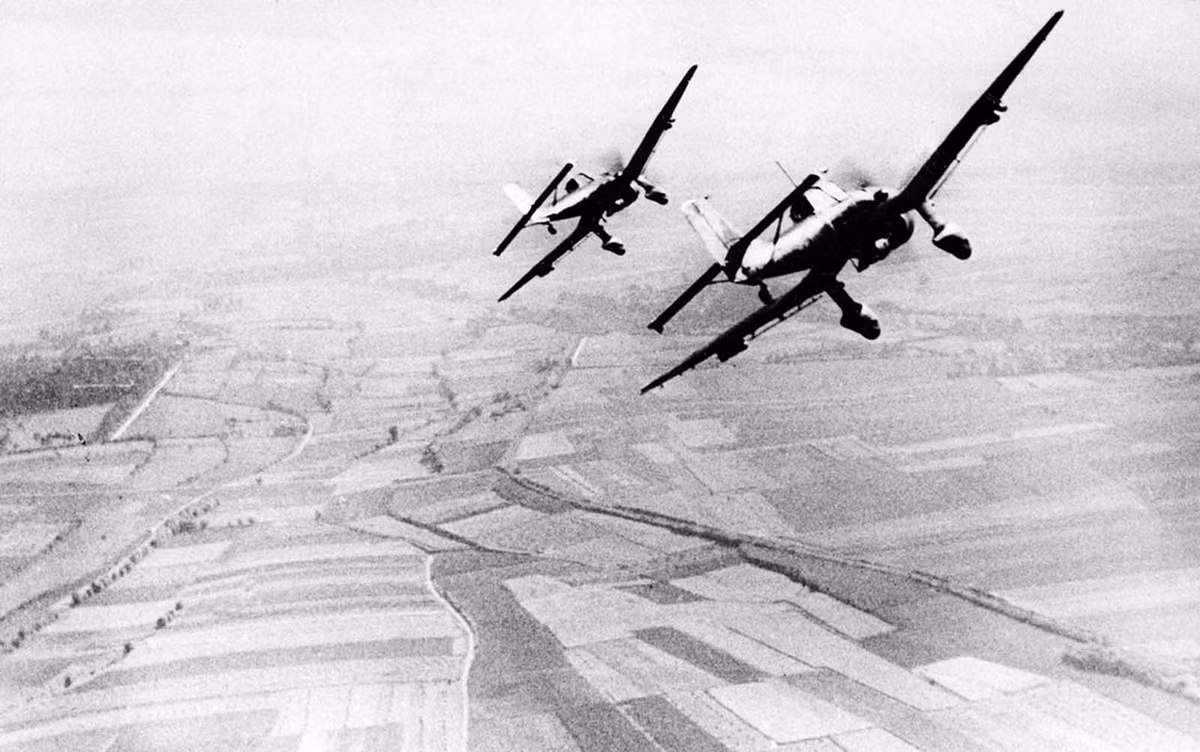 Vì vậy, Hitler quyết định hoãn "Chiến dịch Sư tử biển" vô thời hạn do chưa có sự chuẩn bị đầy đủ cũng như thời cơ chưa ủng hộ phát xít Đức xâm lược thành công nước Anh.