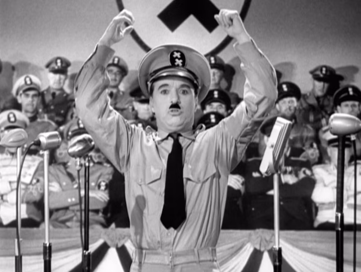 Đồng thời, Charles Chaplin thể hiện cái nhìn nhân văn sâu sắc về cuộc sống của người dân Do Thái. Video: Hitler còn sốn sau Thế chiến 2? (nguồn: VTC14).