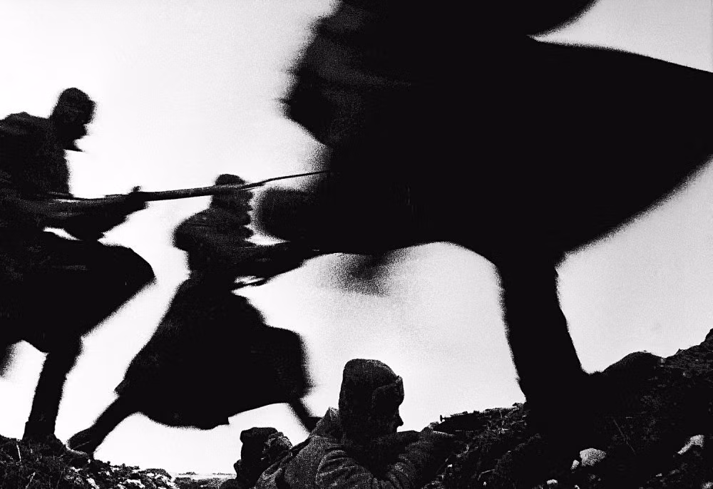 Cụ thể, Semyon Hitler là người Do Thái nhưng sinh ở Ukraine. Kể từ năm 1940, Semyon gia nhập Hồng quân Liên Xô và đảm nhận vị trí xạ thủ súng máy.