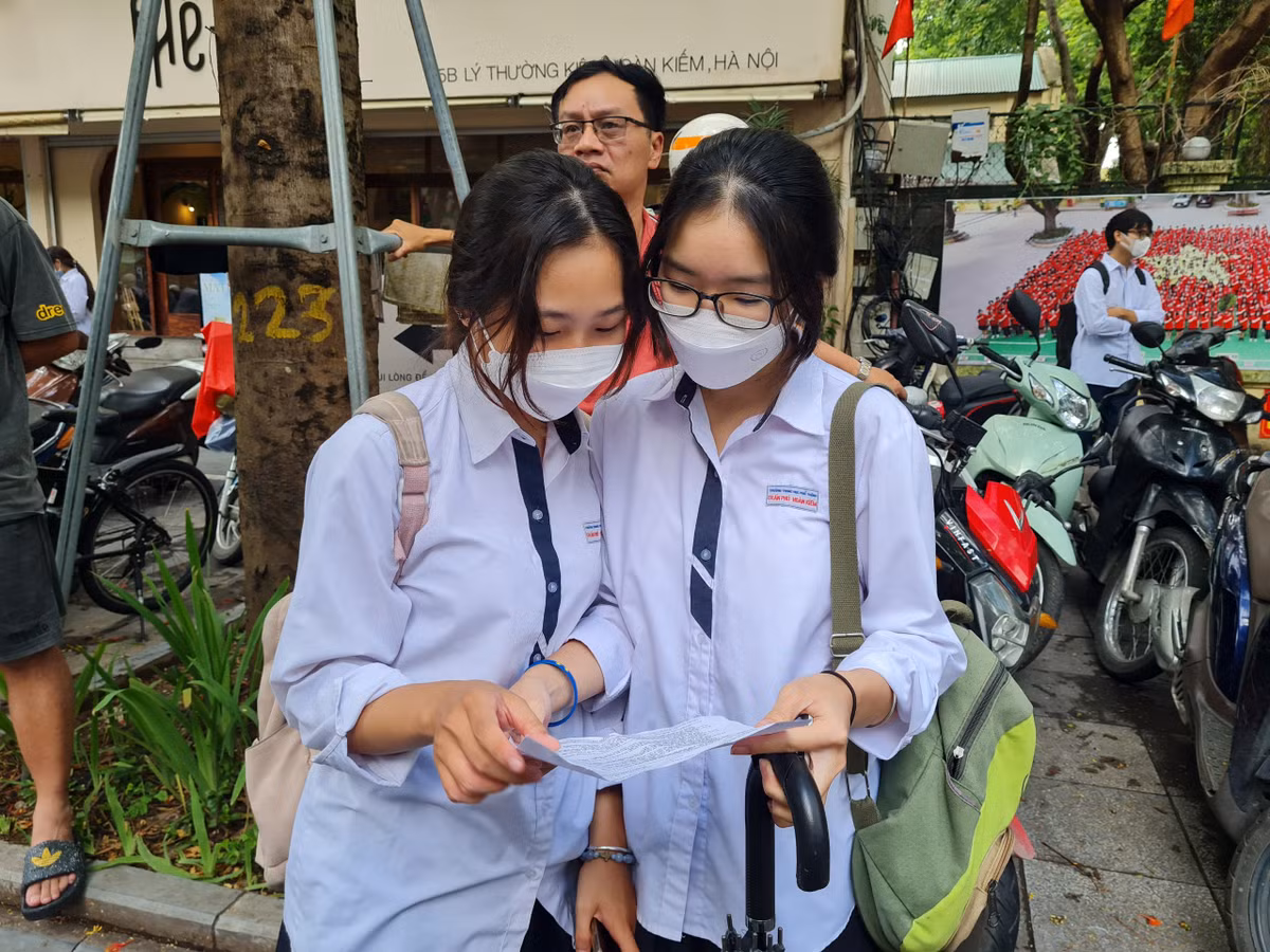 Nghi vấn lộ đề thi môn Ngữ văn, Bộ GD&ĐT nói gì? Nghi van lo de thi mon Ngu van, Bo GD&DT noi gi?