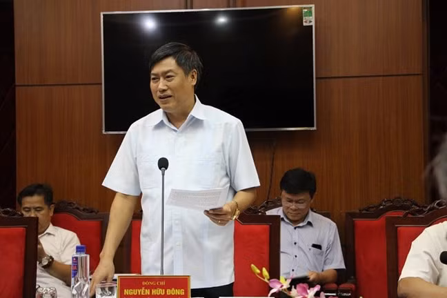  Ông Nguyễn Hữu Đông - Bí thư Tỉnh ủy Sơn La. Sinh ngày 20/9/1979, quê Phú Thọ. Có trình độ thạc sĩ Quản trị kinh doanh, cử nhân Luật. Ông là ủy viên dự khuyến TƯ khóa 12. Ông Nguyễn Hữu Đông được Bộ Chính trị chuẩn y giữ chức Bí thư Tỉnh ủy Sơn La, nhiệm kỳ 2015-2020 vào tháng 9/2019.