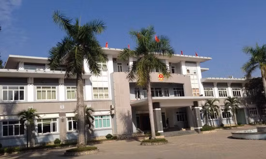 Thanh Hoa huy quyet dinh bo nhiem 'than toc' truong phong tai chinh