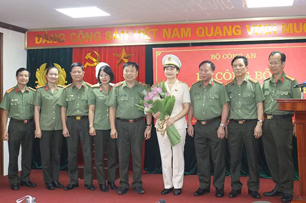 Chân dung 5 nữ thiếu tướng của lực lượng Công an nhân dân - Hình 2 Chan dung 5 nu thieu tuong cua luc luong Cong an nhan dan-Hinh-2