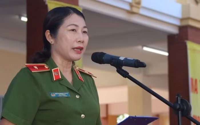Trước khi được bổ nhiệm làm Phó Cục trưởng, thiếu tướng Nhữ Thị Minh Nguyệt đã từng trải qua các chức vụ khác nhau trong ngành Công an: Trưởng ban công tác Phụ nữ của Tổng cục phòng chống tội phạm, Phó cục trưởng Cục Chính trị Hậu cần Cảnh sát phòng, chống tội phạm; Phó Cục trưởng Cục Chính trị – Hậu cần cảnh sát Chủ tịch Hội phụ nữ Tổng Cục VI (Bộ Công an); Cục trưởng Cục Chính trị Cảnh sát, Bộ Công an.