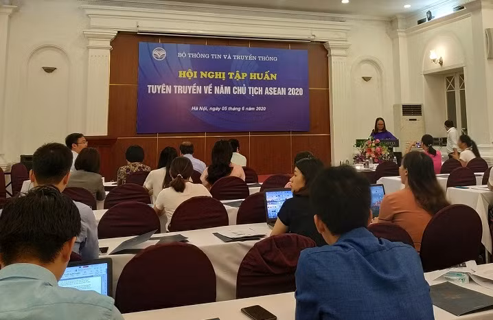 Bo TT&TT tap huan tuyen truyen ve Nam Chu tich ASEAN 2020
